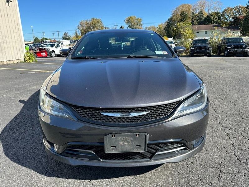 2016 Chrysler 200 SImage 12