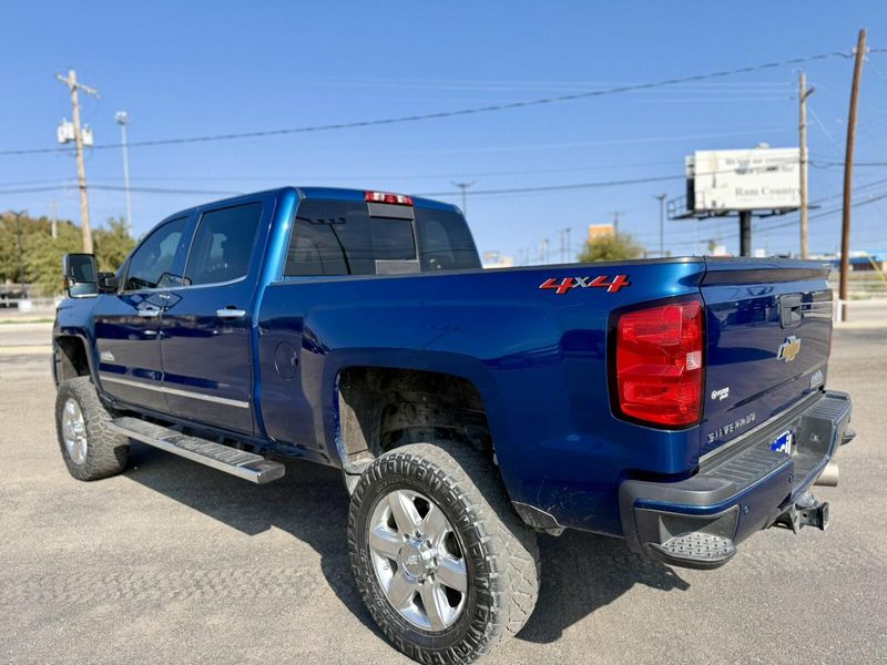 2019 Chevrolet Silverado 2500HD High Country photo 3
