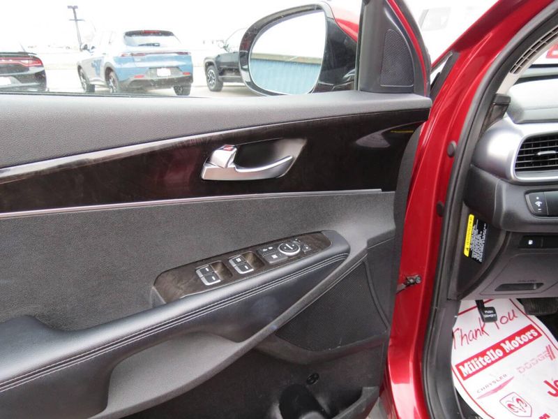 Used 2016 Kia Sorento EX V6 AWD 4dr SUVImage 14