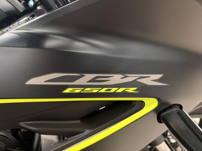New 2026 Honda CBR650R E-CLUTCH Image 27