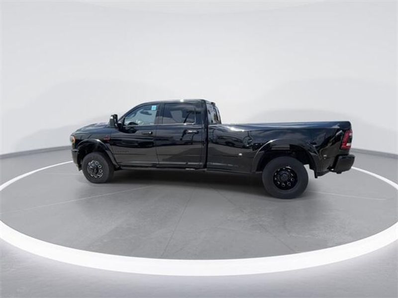 New 2024 RAM 3500 Limited Crew Cab 4x4 8