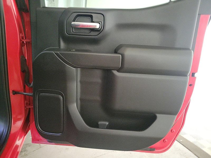 2023 Chevrolet Silverado 1500 Custom photo 19