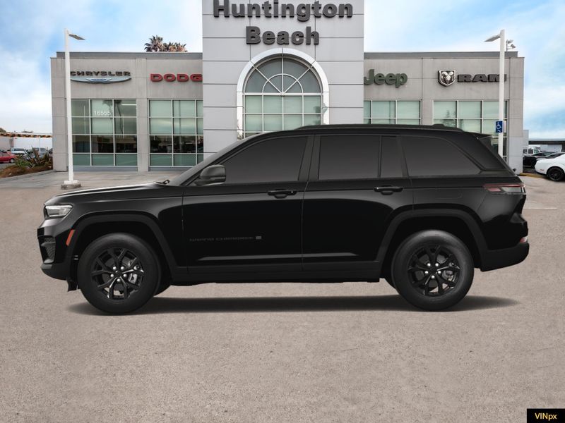 2025 Jeep Grand Cherokee Altitude 4x2Image 3