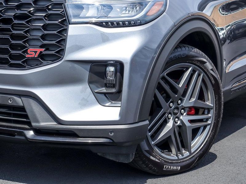 2025 Ford Explorer ST photo 3