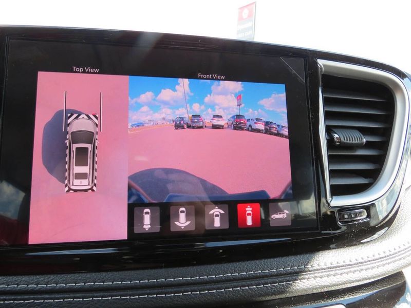 New 2026 Chrysler Voyager LxImage 16