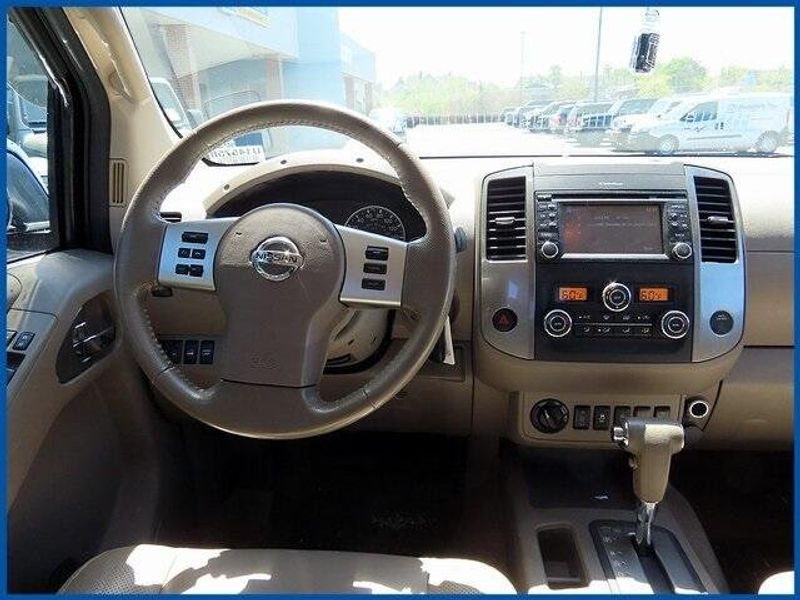 2016 Nissan Frontier SLImage 11