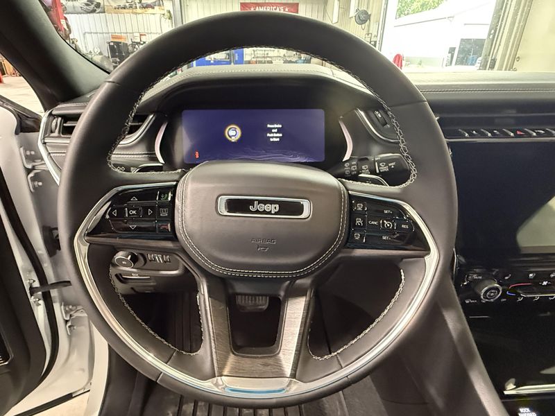 Used 2023 Jeep Grand Cherokee L OverlandImage 19