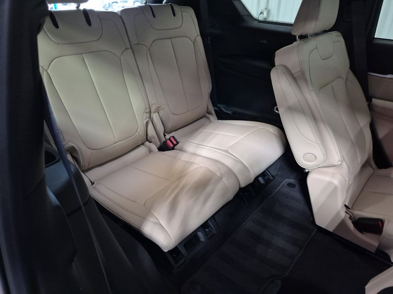 New 2025 Jeep Grand Cherokee L Limited 4x4Image 10