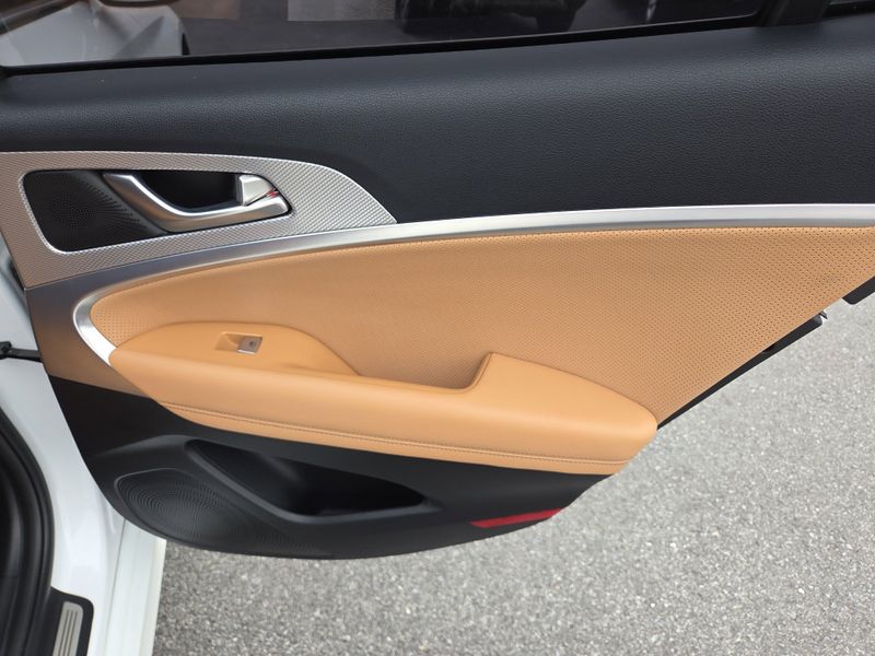 2022 Genesis G70 2.0T photo 19