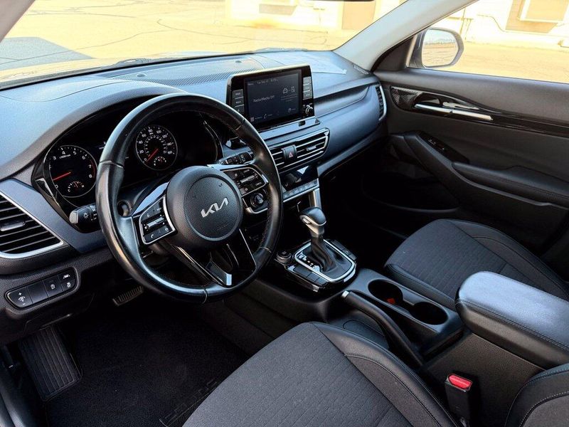 Used 2023 Kia Seltos SImage 10