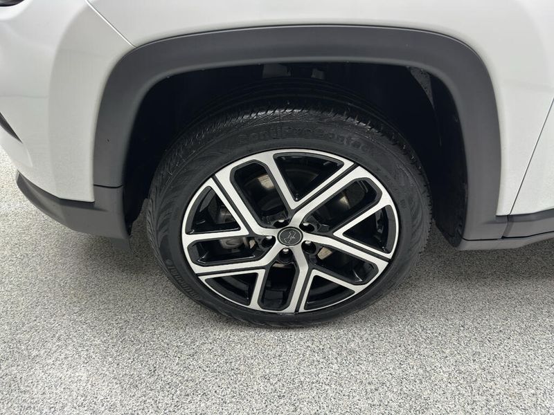 Used 2025 Jeep Compass LimitedImage 7
