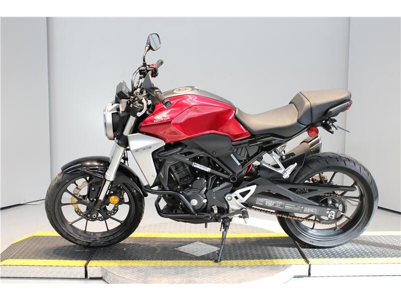 2019 Honda CB300R in a RED exterior color. New England Powersports 978 338-8990 pixelmotiondemo.com 