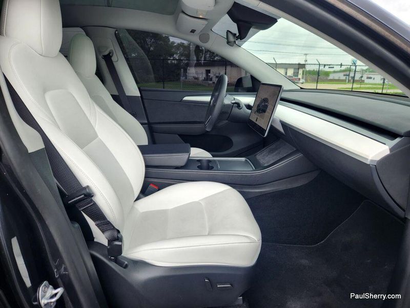 2024 Tesla Model Y Long RangeImage 32