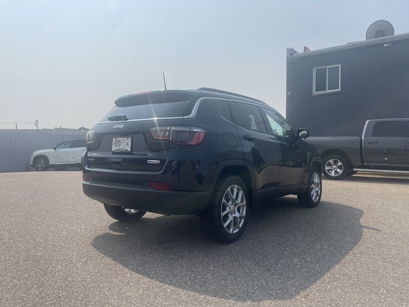 2024 Jeep Compass Latitude Lux 4x4Image 9