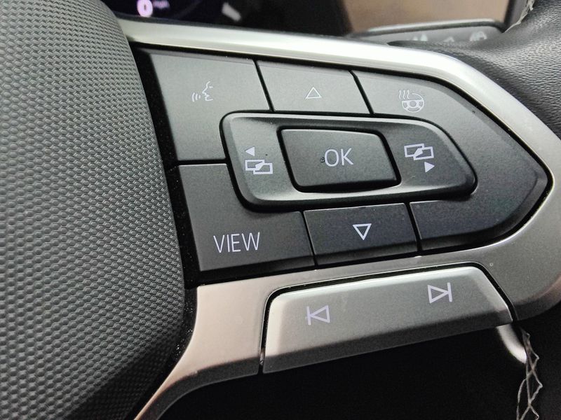 Used 2025 Volkswagen Atlas SE AWD w/TechnologyImage 30