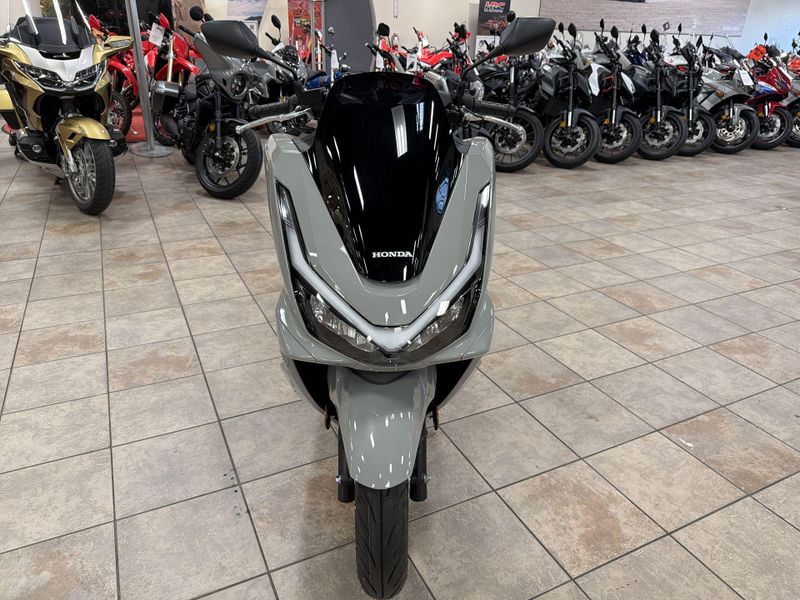 New 2026 Honda PCX ABS Image 12