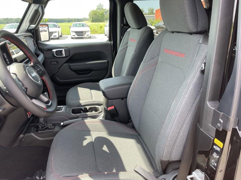 2024 Jeep Wrangler Two-Door Rubicon photo 13