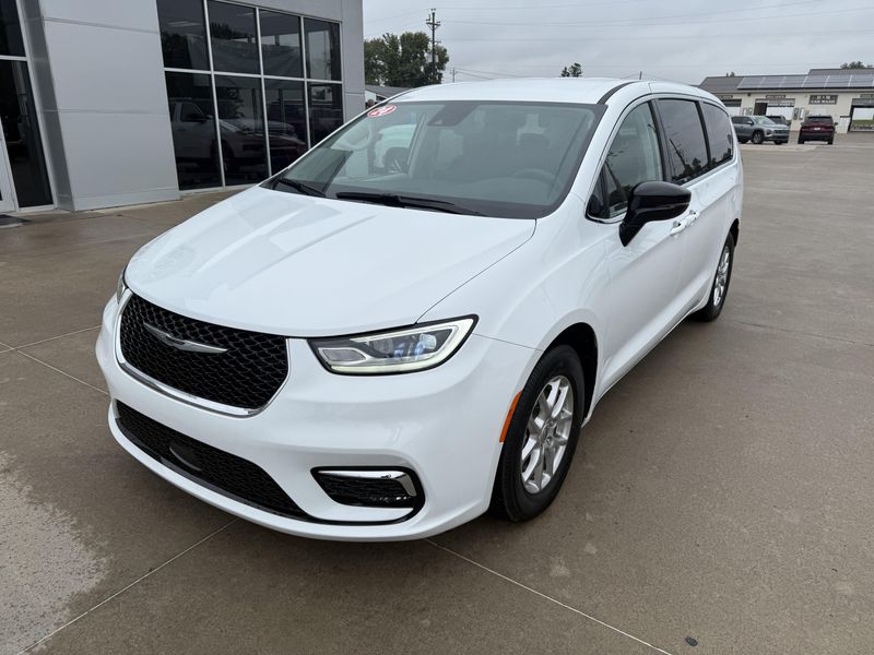 Used 2024 Chrysler Pacifica Touring LImage 31