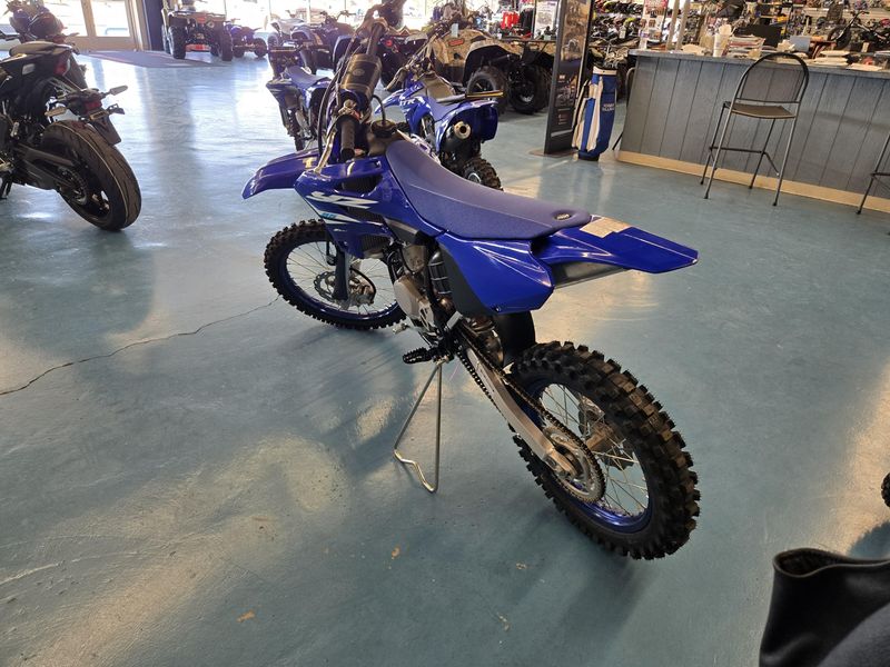 2025 Yamaha YZ85LW TEAM BLUE Image 9