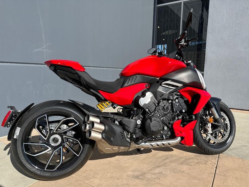 New 2025 Ducati DIAVEL V4 Image 6