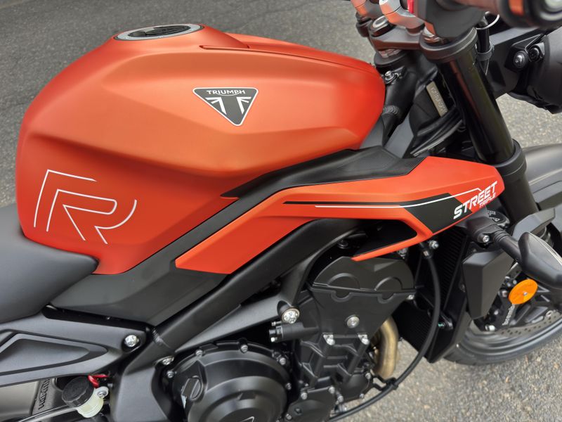 2025 Triumph Street Triple 765 R - MATTE BAJA ORANGE 