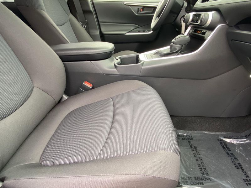 2025 Toyota RAV4 Hybrid LEImage 10