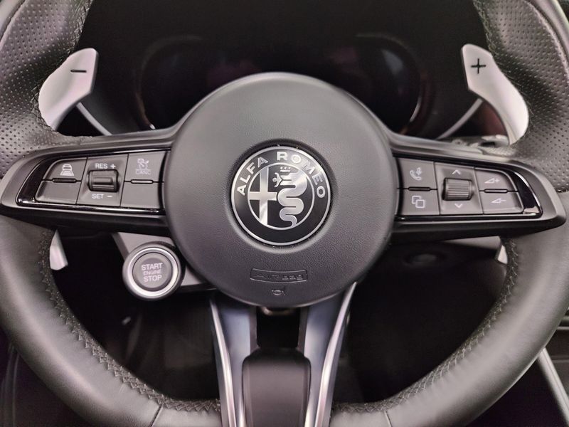 2024 Alfa Romeo Giulia Veloce AWD w/Sunroof/NavImage 28