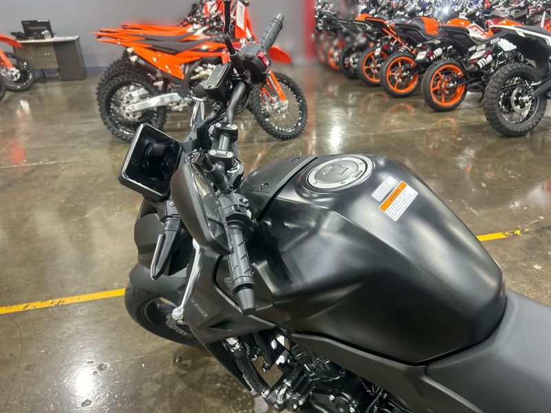 New 2025 Honda CB750 HORNET Image 19