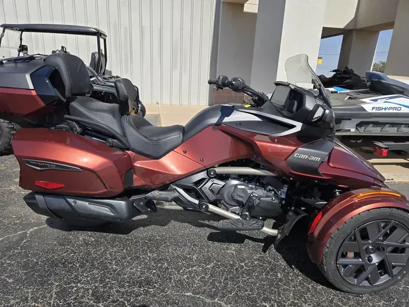 NEW 2026 CAN-AM SPYDER F3 LIMITED SPECIAL SERIES Image 2