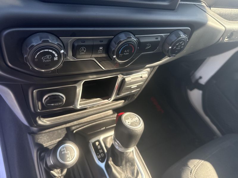 Used 2019 Jeep Wrangler SportImage 9