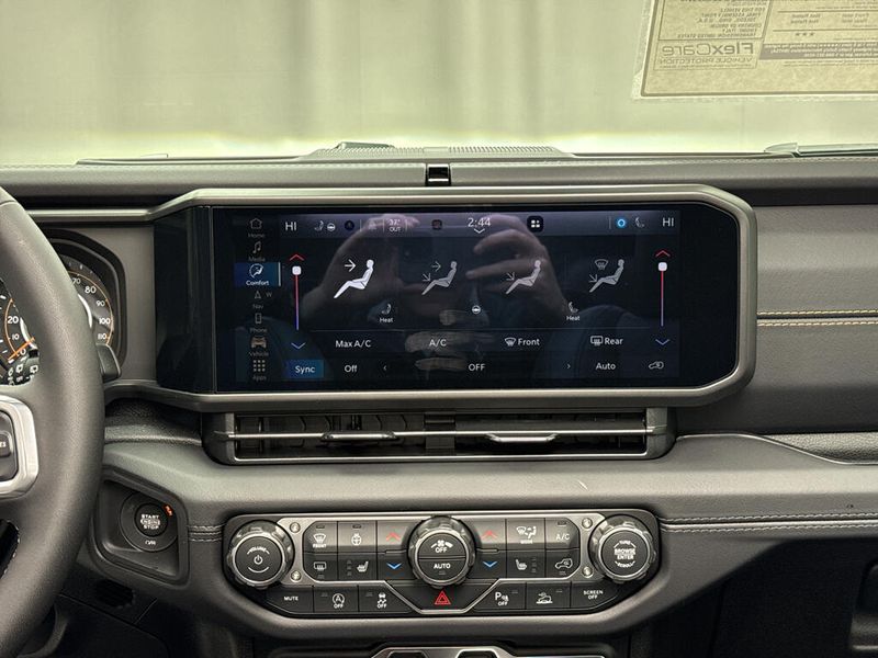 New 2026 Jeep Wrangler 4-door SaharaImage 9