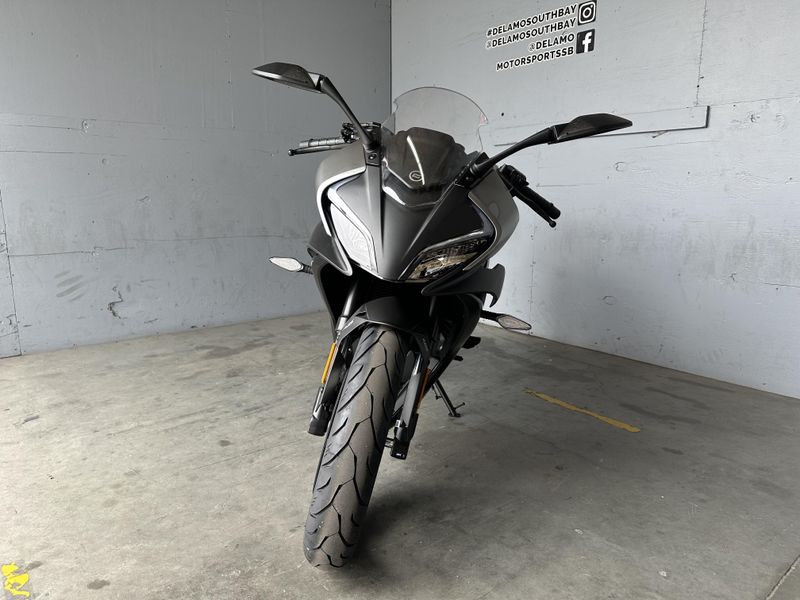 2025 CFMOTO 300SS Image 2
