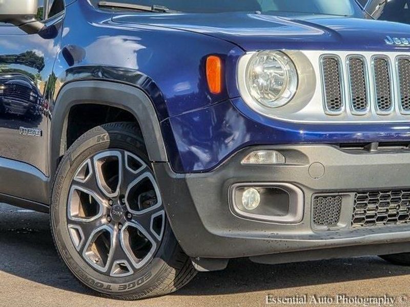 2016 Jeep Renegade Limited photo 3