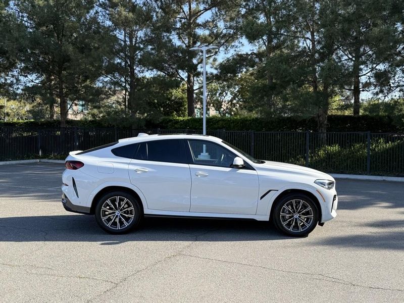 2022 BMW X6 xDrive40iImage 5