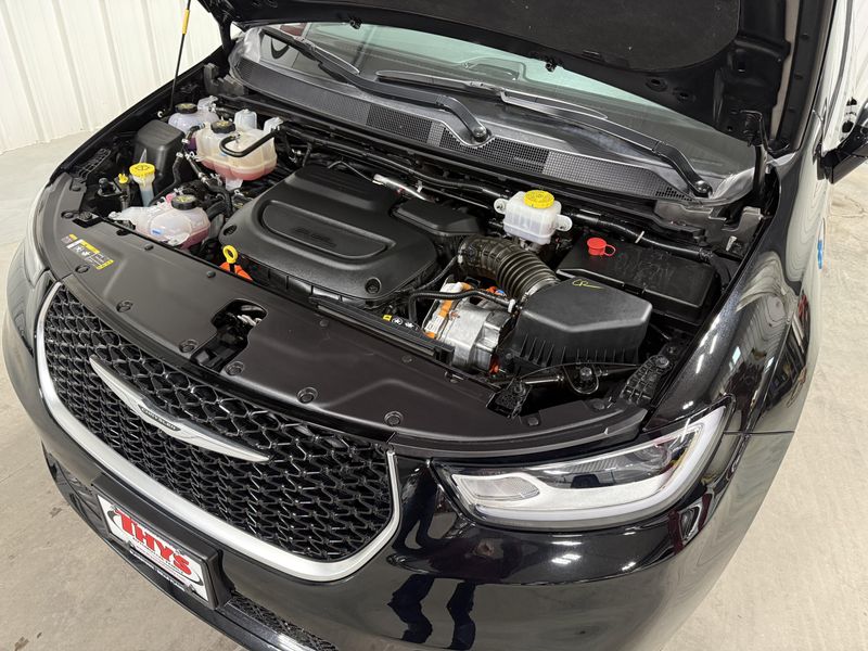 Used 2024 Chrysler Pacifica Hybrid PinnacleImage 16