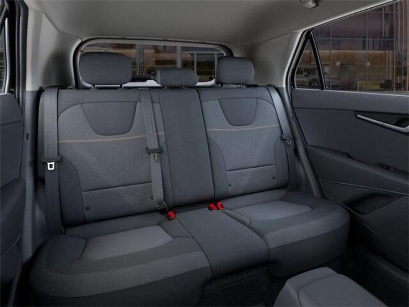 2025 Kia Niro LXImage 16