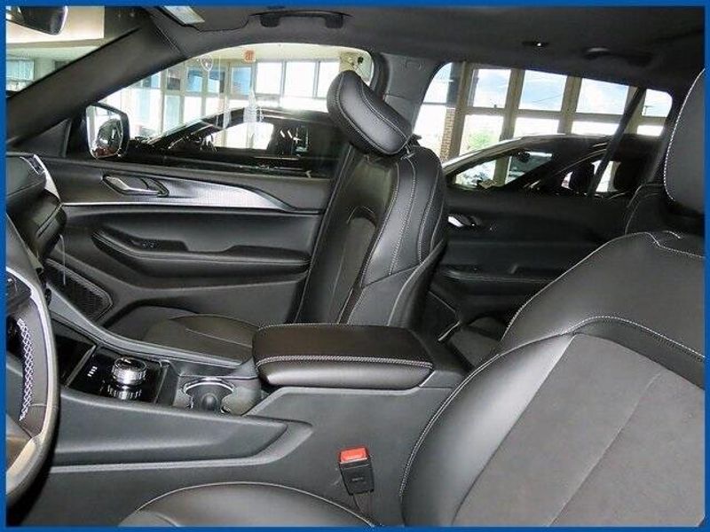 New 2025 Jeep Grand Cherokee Altitude XImage 12