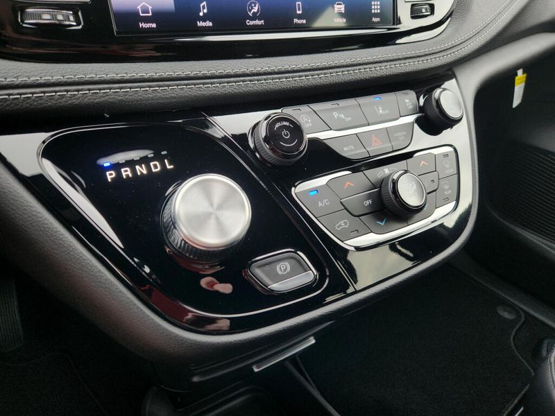New 2027 Chrysler Pacifica Select