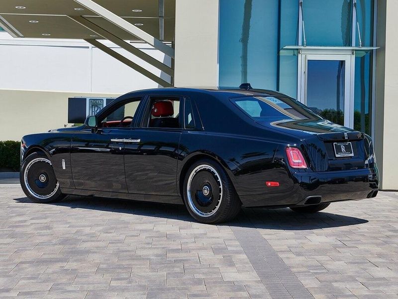 2024 Rolls-Royce Phantom Image 7