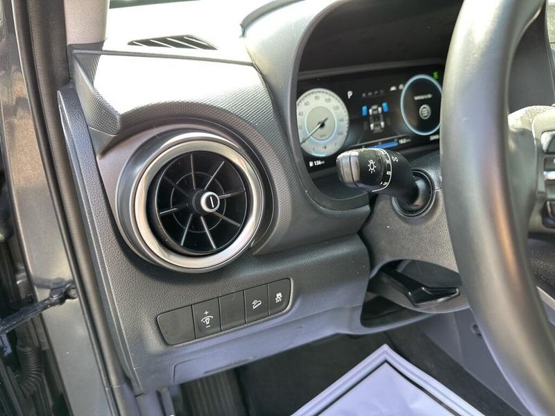 2022 Hyundai Kona LimitedImage 23