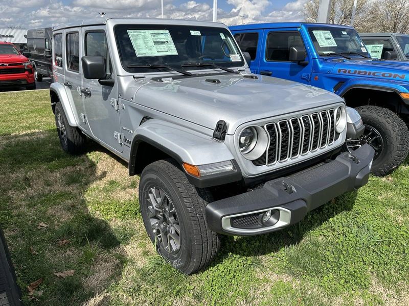 2024 Jeep Wrangler 4-door SaharaImage 3