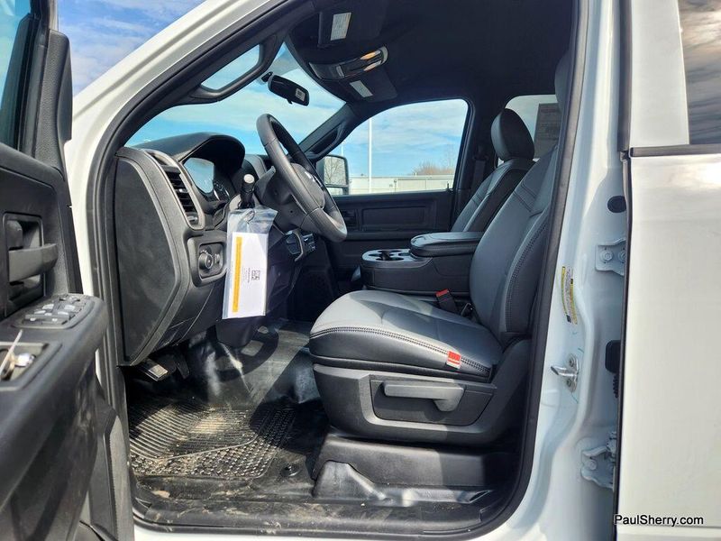 2024 RAM 5500 Tradesman Chassis Crew Cab 4x4 84