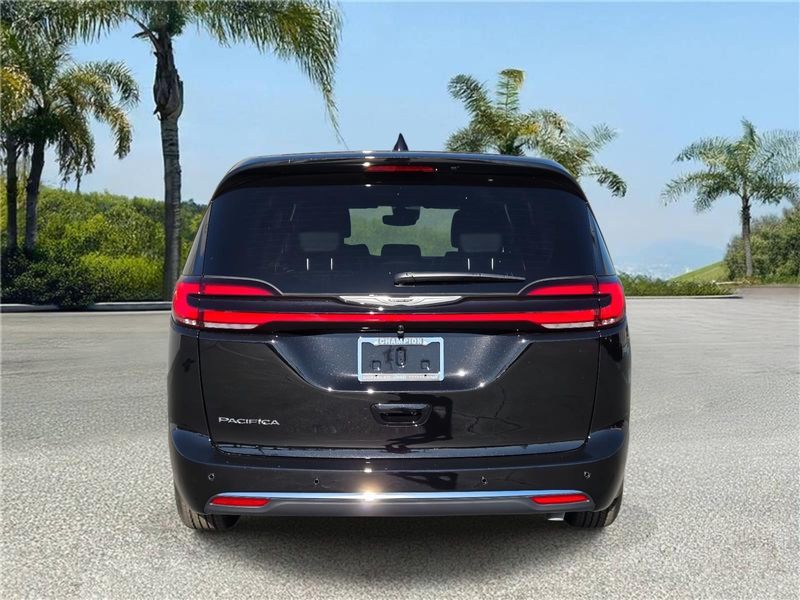 New 2026 Chrysler Pacifica Select FWD