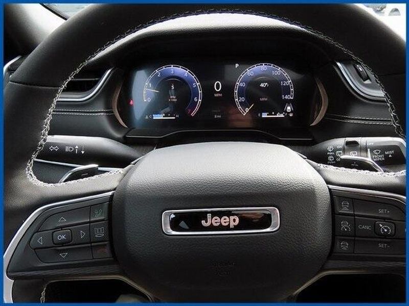 2025 Jeep Grand Cherokee Altitude XImage 15