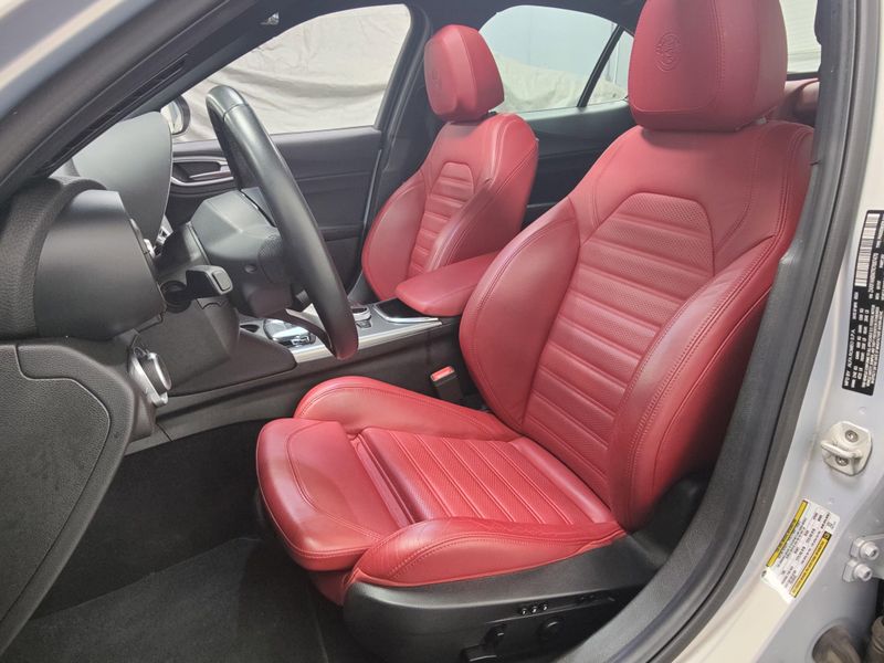 Used 2024 Alfa Romeo Giulia Ti AWD w/Performance Driving PkgImage 11