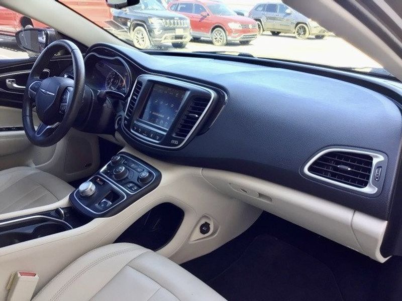 2015 Chrysler 200 CImage 18