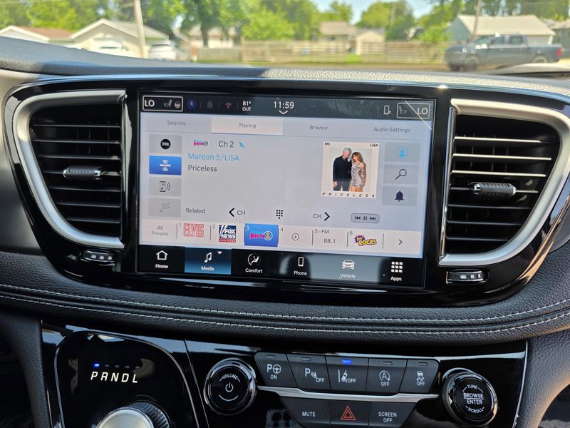 New 2025 Chrysler Pacifica SelectImage 22