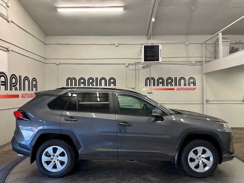 2021 Toyota RAV4 LEImage 9
