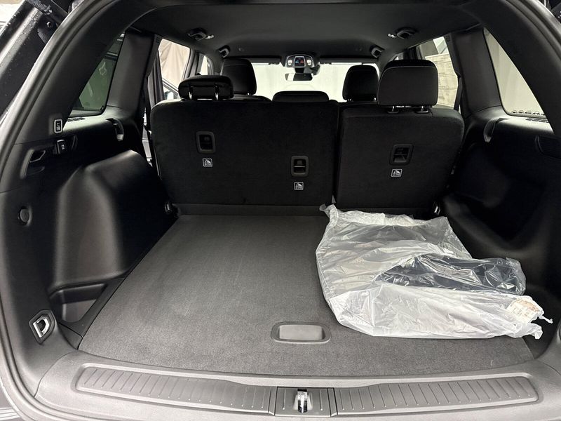 New 2025 Jeep Grand Cherokee Laredo 4x4Image 16