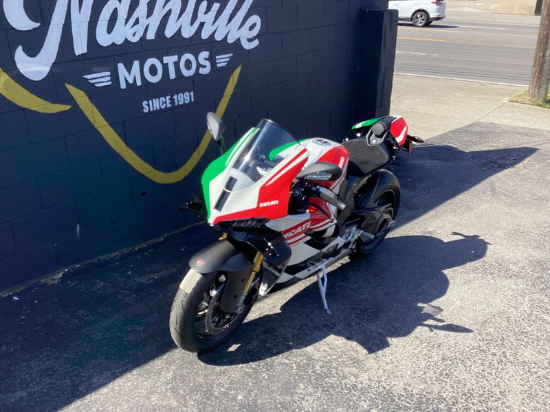 New 2025 Ducati Panigale V4 